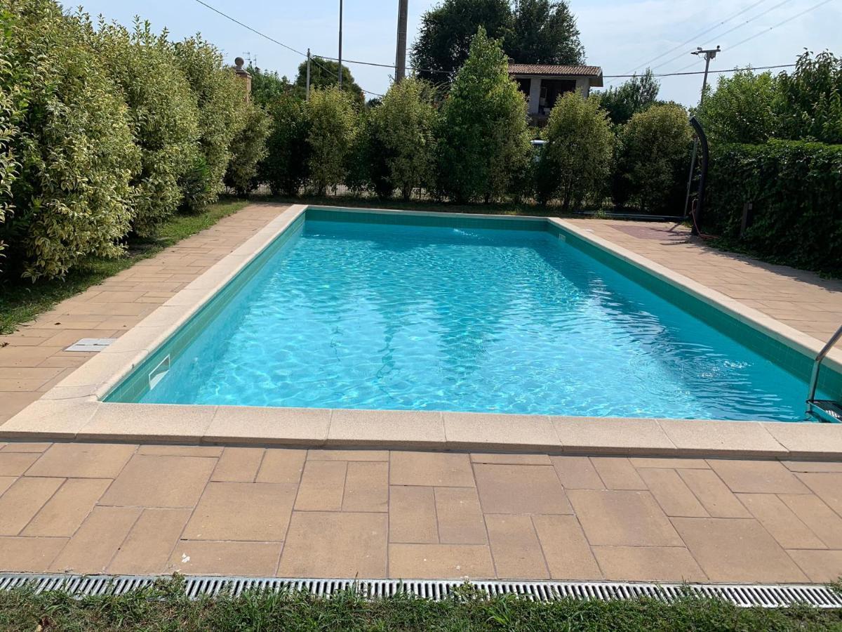 Charming Attic Apartment With Balcony & Swimming Pool デセンツァーノ・デル・ガルダ エクステリア 写真