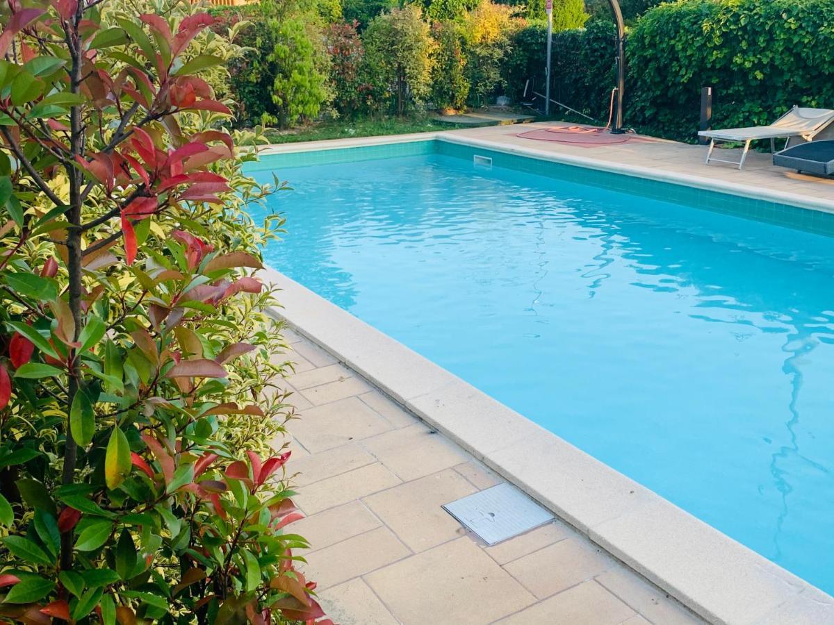 Charming Attic Apartment With Balcony & Swimming Pool デセンツァーノ・デル・ガルダ エクステリア 写真