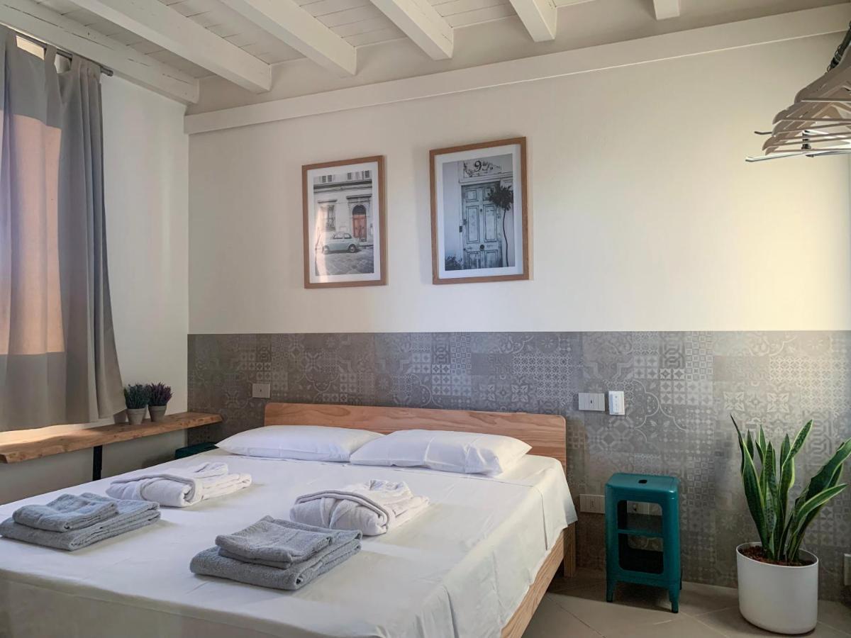 Charming Attic Apartment With Balcony & Swimming Pool デセンツァーノ・デル・ガルダ エクステリア 写真