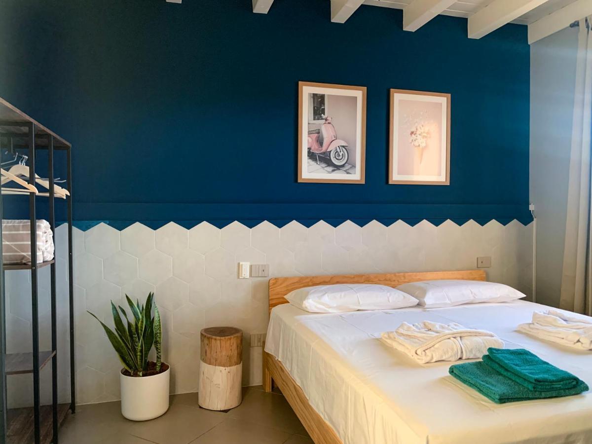 Charming Attic Apartment With Balcony & Swimming Pool デセンツァーノ・デル・ガルダ エクステリア 写真